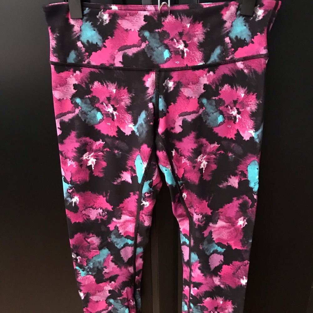 Lululemon Splatter Print Cropped Leggings